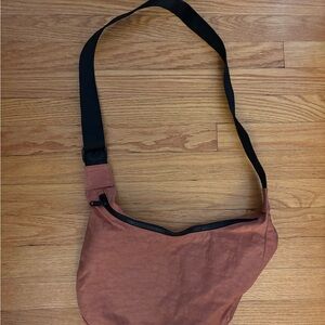 BAGGU Crossbody Bag in Rust and Black